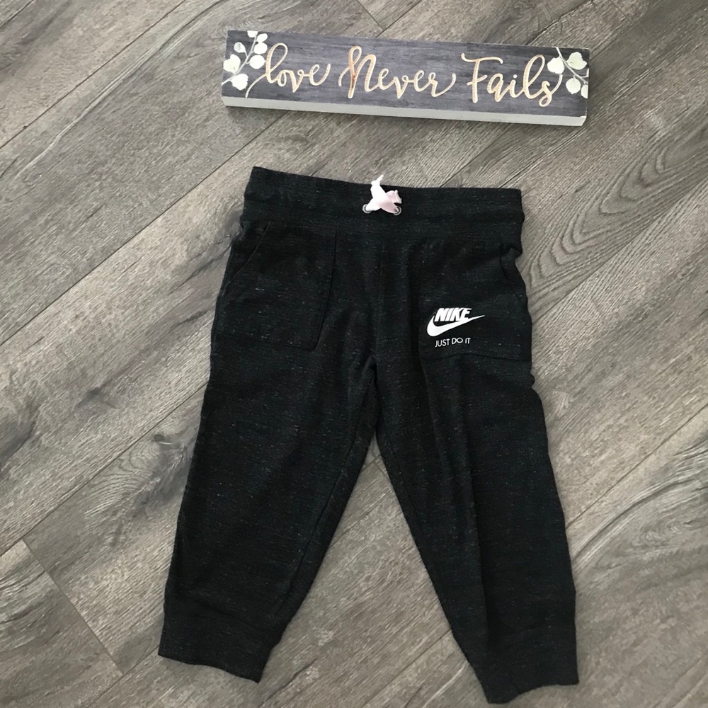 Girls Nike Capri Joggers Size Medium